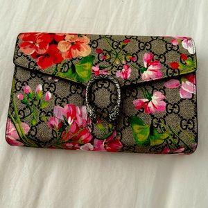 BRAND NEW GUCCI Pink Multicolor Dionysus Chain Wallet Blooms Print Gg Cross body